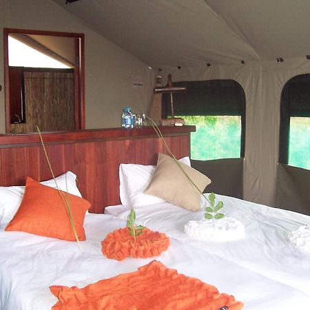 Nkasa Lupala Tented Lodge Sangwali Ngoại thất bức ảnh