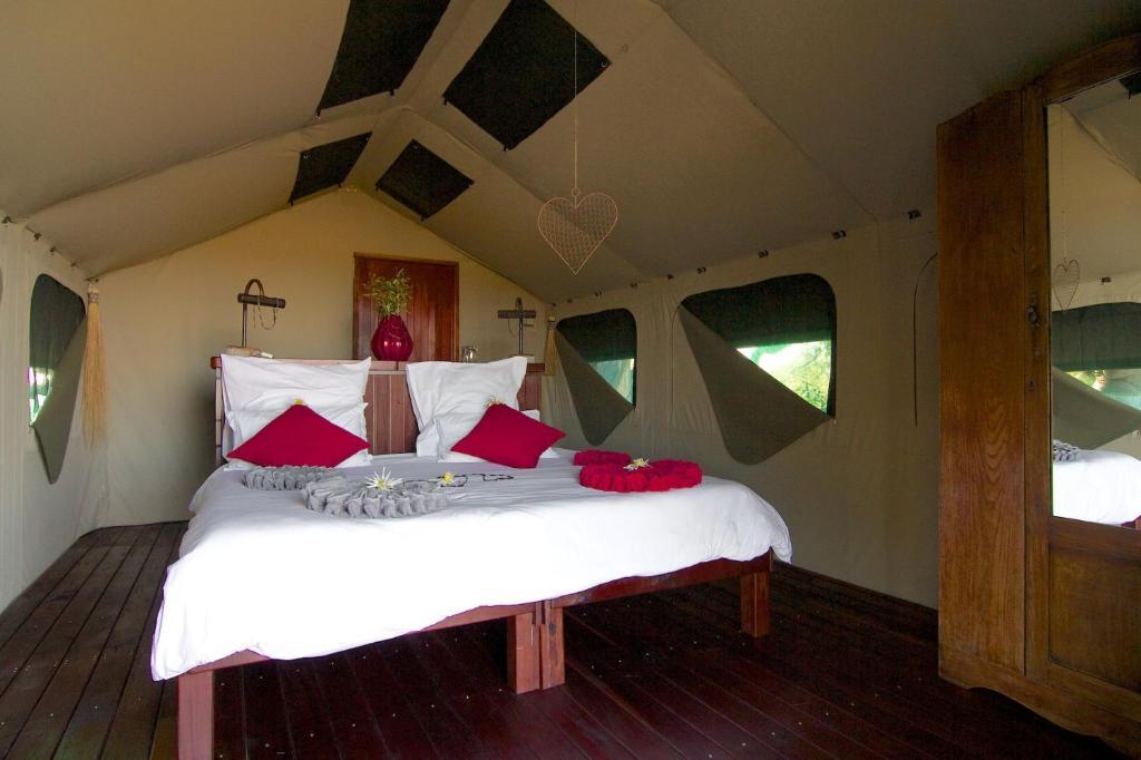 Nkasa Lupala Tented Lodge Sangwali Ngoại thất bức ảnh